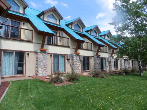 Imagen de la habitación del Hotel Waterton Glacier Suites. Foto 2