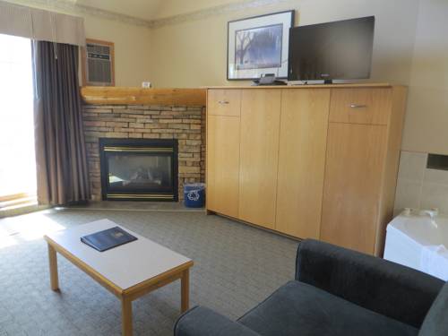 Imagen de la habitación del Hotel Waterton Glacier Suites. Foto 10
