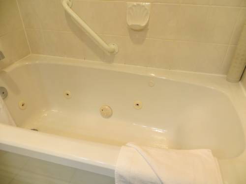 Imagen de la habitación del Hotel Waterton Glacier Suites. Foto 12