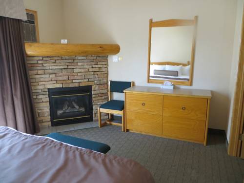 Imagen de la habitación del Hotel Waterton Glacier Suites. Foto 16