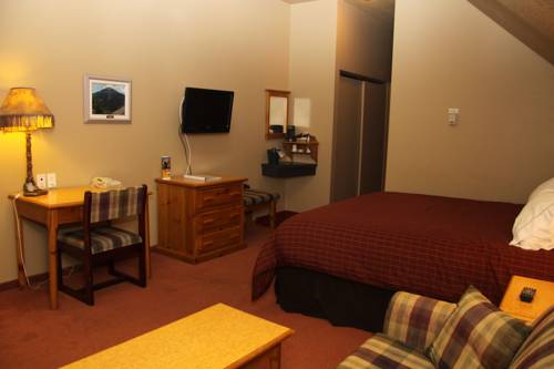 Imagen de la habitación del Hotel Waterton Lakes Lodge Resort. Foto 4