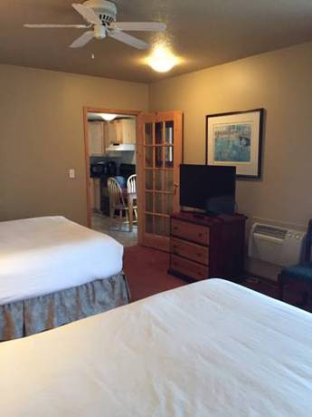Imagen de la habitación del Hotel Waterton Lakes Lodge Resort. Foto 9