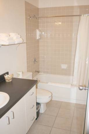 Imagen de la habitación del Hotel Waterton Lakes Lodge Resort. Foto 14