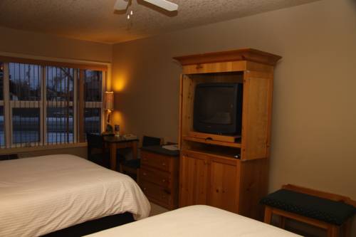 Imagen de la habitación del Hotel Waterton Lakes Lodge Resort. Foto 16