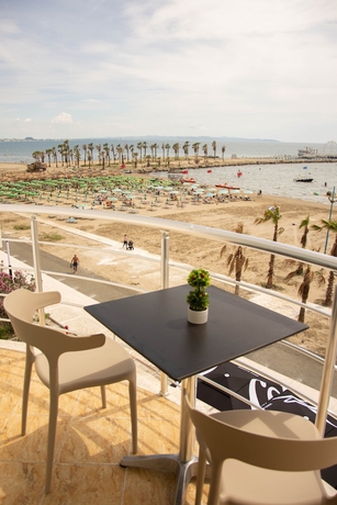 Imagen de la habitación del Hotel Wave Beachfront Apartments. Foto 4