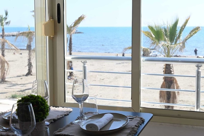 Imagen de la habitación del Hotel Wave Beachfront Apartments. Foto 15