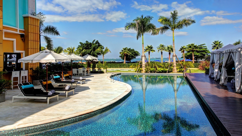 Imagen de la piscina del Hotel Wave Pattaya. Foto 9