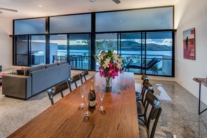 Imagen general del Hotel Waves 6 Breathtaking Ocean Views. Foto 16
