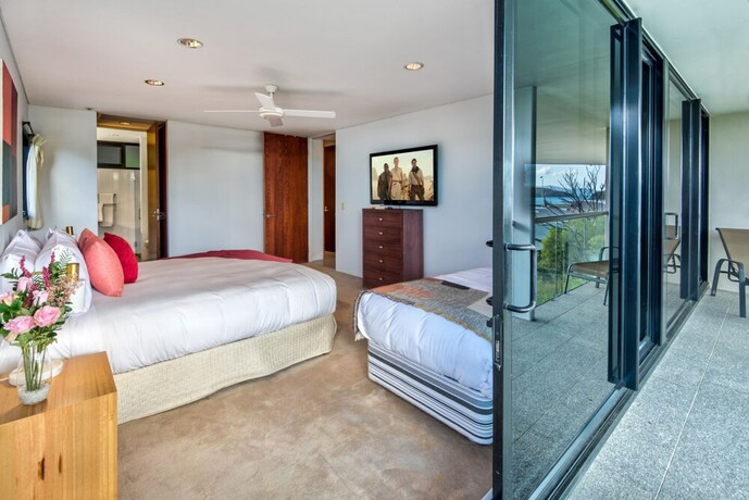Imagen de la habitación del Hotel Waves 6 Breathtaking Ocean Views. Foto 35