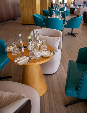 Imagen del bar/restaurante del Hotel Waves Aqua. Foto 9