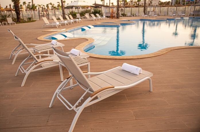 Imagen general del Hotel Waves Aqua. Foto 2