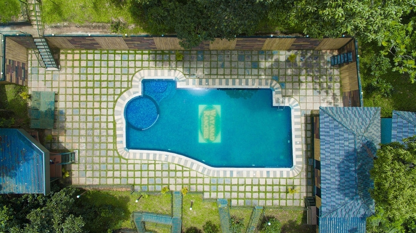 Imagen de la piscina del Hotel Wayanad Ranches Resorts. Foto 18