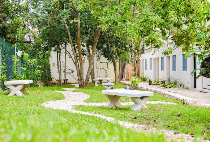 Imagen de los exteriores del Hotel Waye. Foto 14