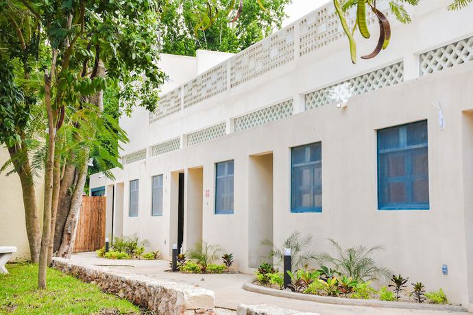 Imagen de los exteriores del Hotel Waye. Foto 15