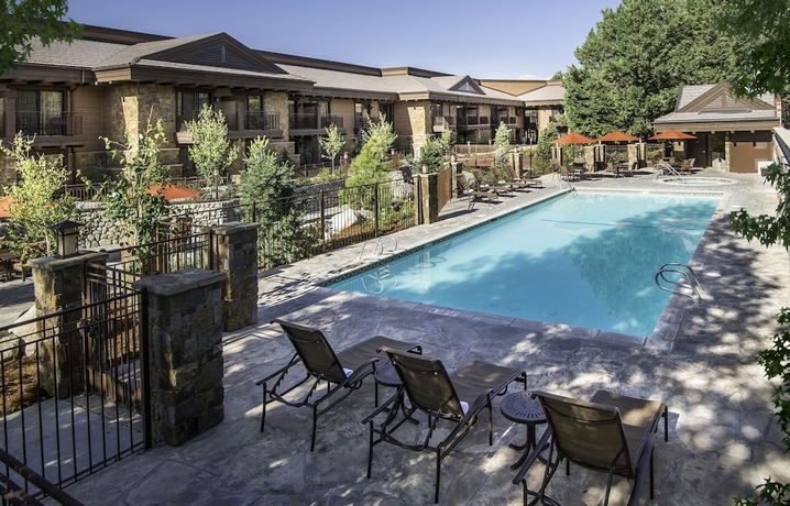 Imagen de la piscina del Hotel Wayfinder Bishop. Foto 17
