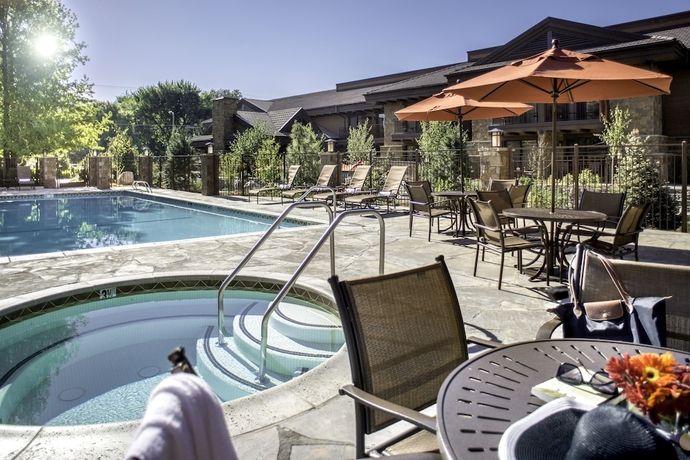 Imagen de la piscina del Hotel Wayfinder Bishop. Foto 18