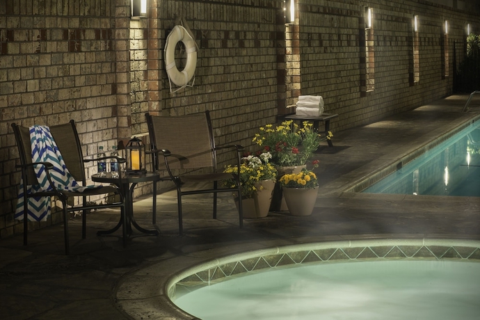 Imagen de la piscina del Hotel Wayfinder Bishop. Foto 19
