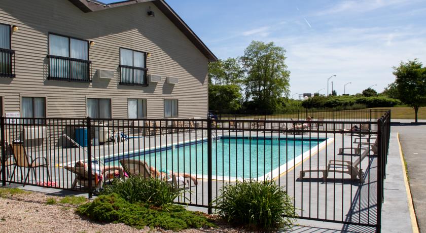 Imagen de la piscina del Hotel Wayfinder Newport. Foto 10