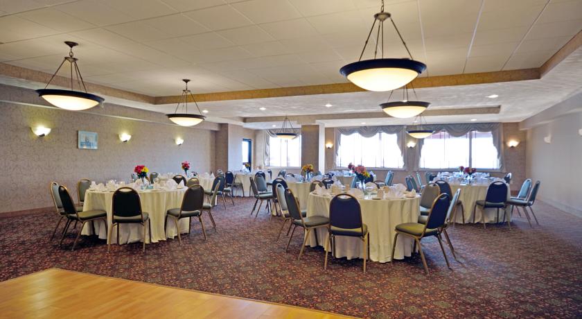 Imagen del bar/restaurante del Hotel Wayfinder Newport. Foto 3