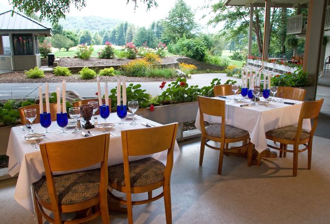 Imagen del bar/restaurante del Hotel Waynesville Inn And Golf Club, Tapestry Collection By Hilton. Foto 2