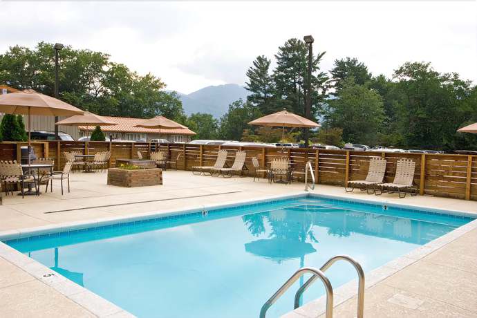 Imagen de la piscina del Hotel Waynesville Inn And Golf Club, Tapestry Collection By Hilton. Foto 20