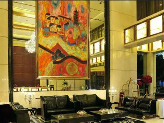 Imagen de los interiores del Hotel Wealthy All Suite. Foto 6