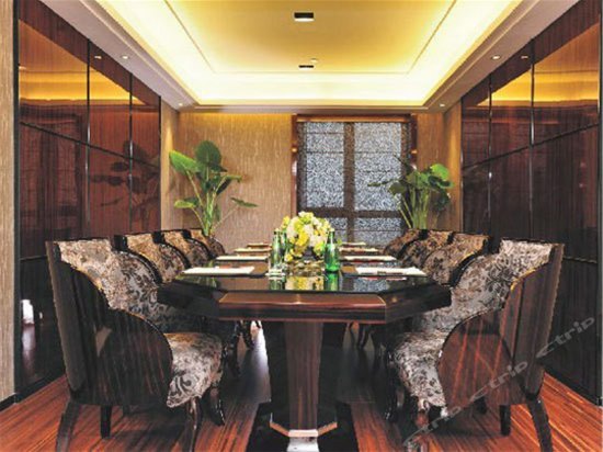 Imagen de los interiores del Hotel Wealthy All Suite. Foto 9
