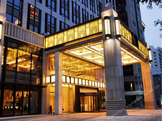Imagen de los exteriores del Hotel Wealthy All Suite. Foto 5