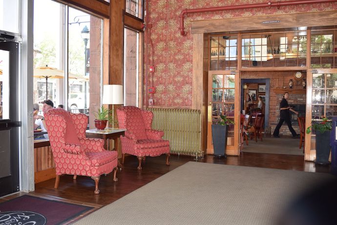 Imagen de los interiores del Hotel Weatherford. Foto 20