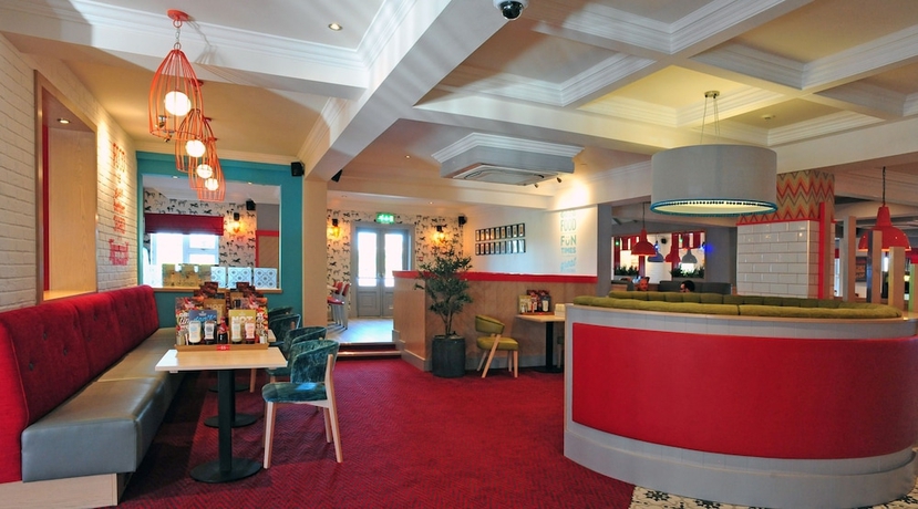 Imagen del bar/restaurante del Hotel Weathervane By Greene King Inns. Foto 5