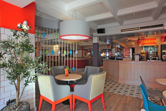 Imagen del bar/restaurante del Hotel Weathervane By Greene King Inns. Foto 6