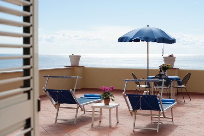 Imagen de la habitación del Hotel Weber Ambassador. Foto 5