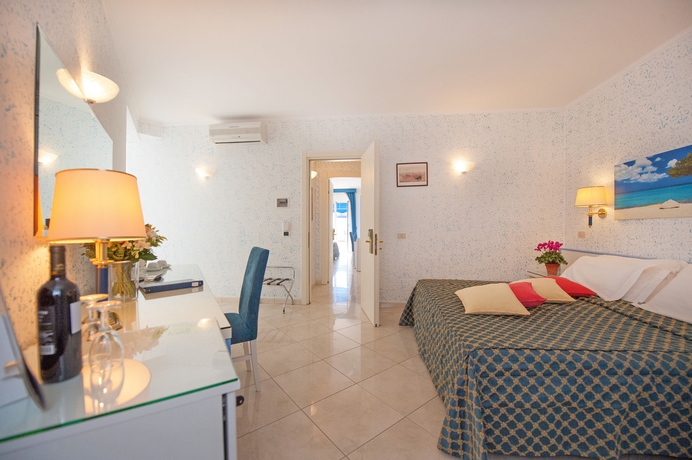 Imagen de los interiores del Hotel Weber Ambassador. Foto 9