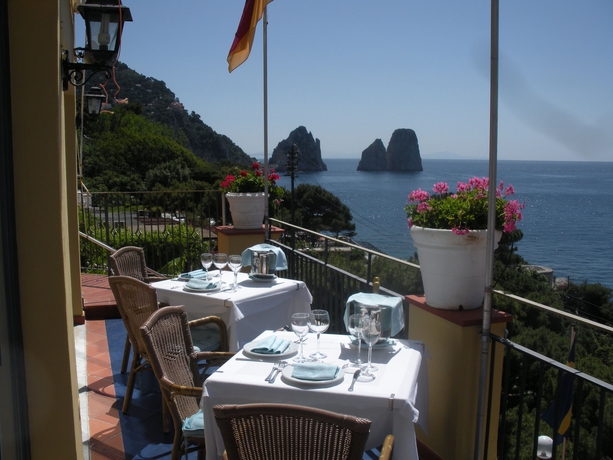 Imagen del bar/restaurante del Hotel Weber Ambassador. Foto 4