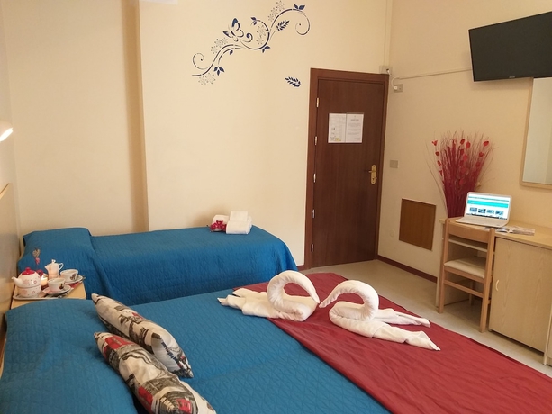 Imagen de la habitación del Hotel Week-end. Foto 7