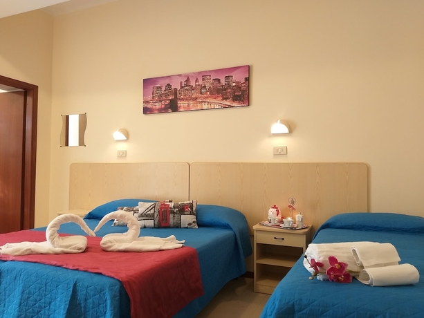 Imagen de la habitación del Hotel Week-end. Foto 8
