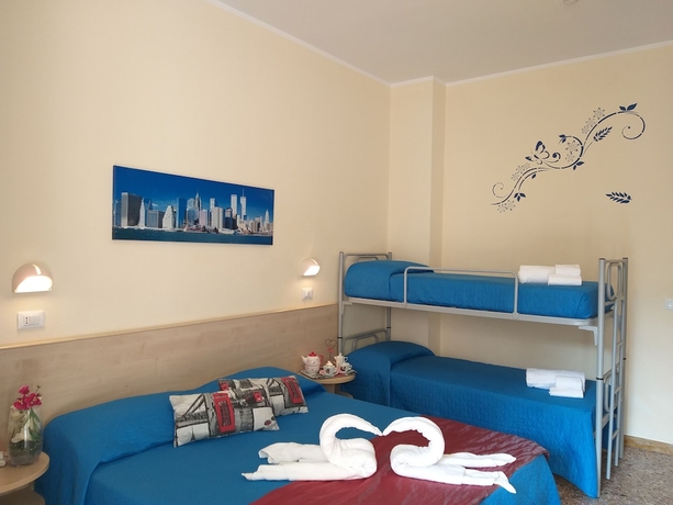 Imagen de la habitación del Hotel Week-end. Foto 11