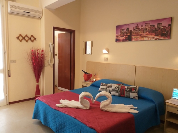 Imagen de la habitación del Hotel Week-end. Foto 12