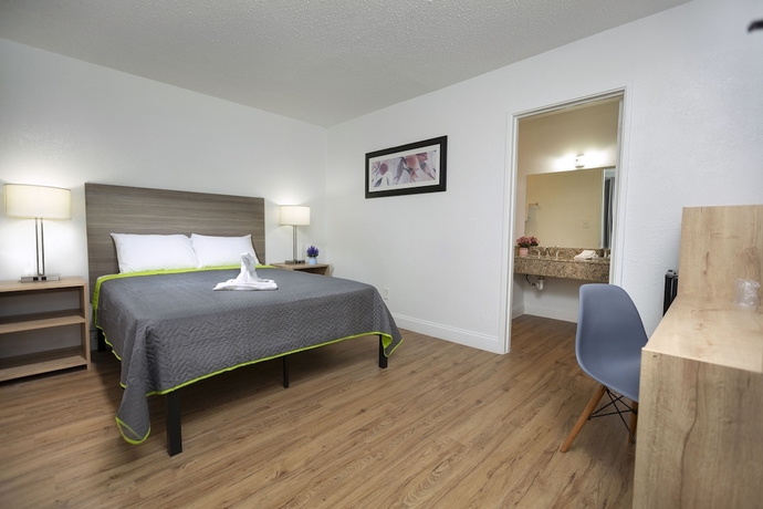 Imagen de la habitación del Hotel Weekly Inn. Foto 7