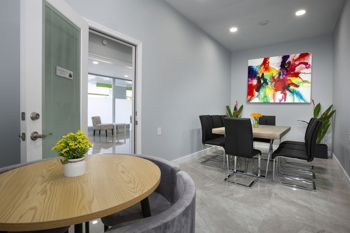 Imagen de los interiores del Hotel Weekly Inn. Foto 17