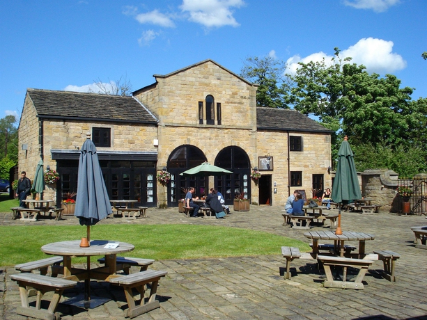 Imagen del bar/restaurante del Hotel Weetwood Hall Conference Centre and. Foto 3