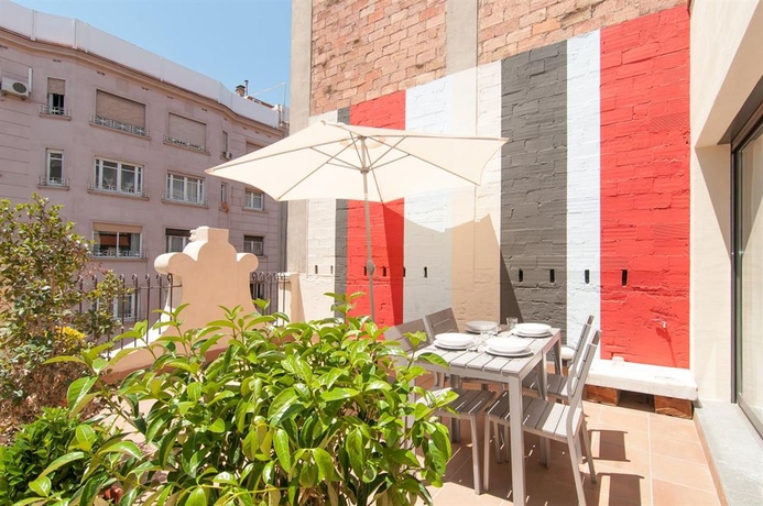 Imagen de los exteriores del Hotel Weflating Park Guell. Foto 11