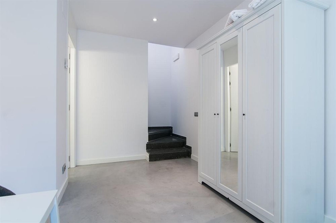 Imagen de la habitación del Hotel Weflating Park Guell. Foto 9