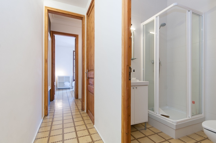 Imagen de la habitación del Hotel Weflating Sant Antoni. Foto 3