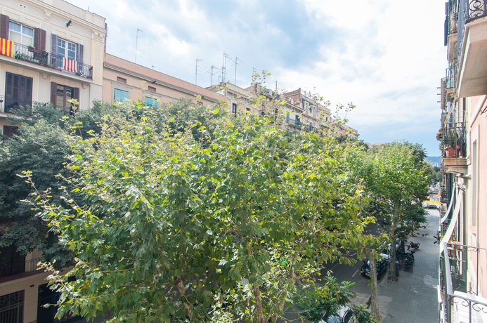 Imagen de los exteriores del Hotel Weflating Sant Antoni. Foto 12