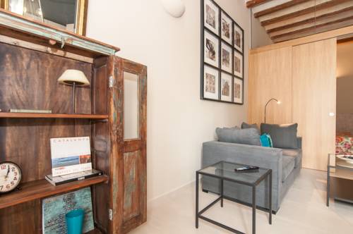 Imagen de la habitación del Hotel Weflating Suites Sant Antoni Market. Foto 6