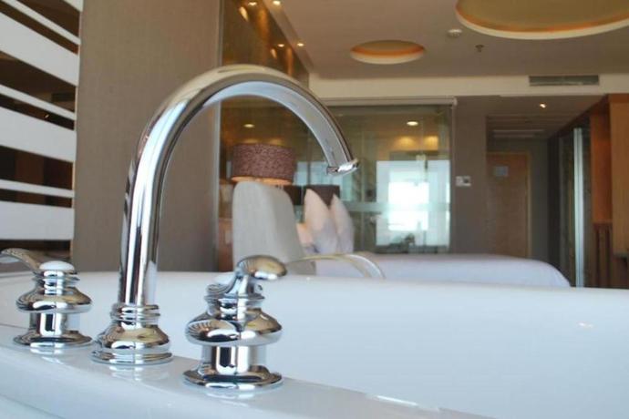 Imagen de la habitación del Hotel Weihai Center Hotel. Foto 10