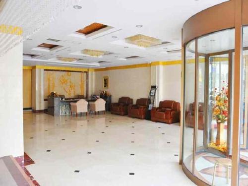 Imagen general del Hotel Weihai Huayu Business. Foto 2