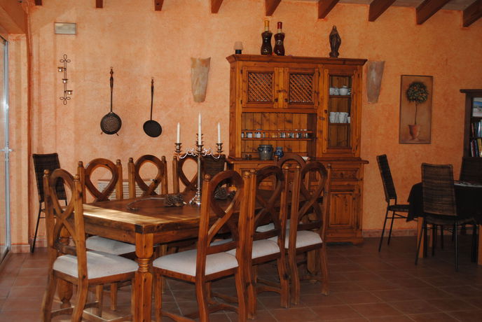 Imagen de los interiores del Hotel Weingut and Landhotel Can Davero. Foto 10