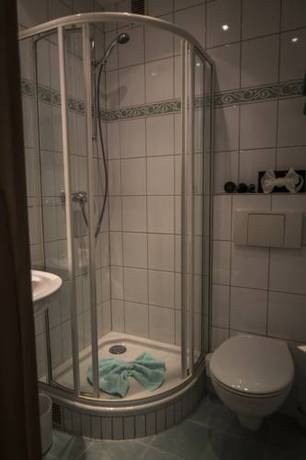 Imagen de la habitación del Hotel Weinhaus Kreuter. Foto 7